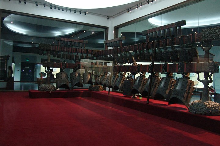 Private Wuhan Day Tour to Yellow Crane Tower, Guiyuan Temple and Hubei Provincial Museum
