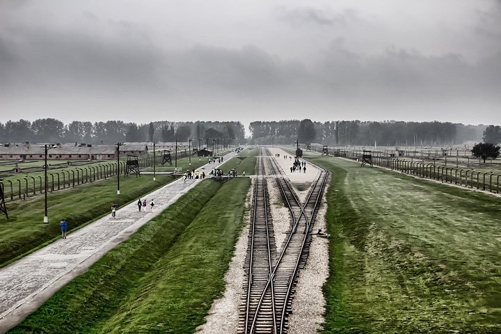 Krakow to Auschwitz Birkenau Guided Tour with Transfer and Ticket