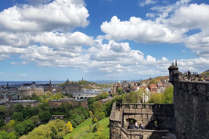 Edinburgh Castle Guided Walking Tour - Entry Tickets Included