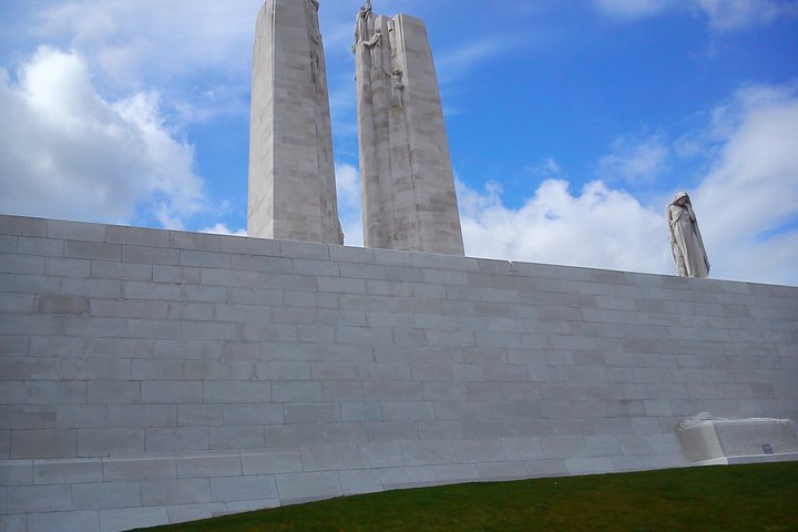 Canadian Somme and Flanders battlefield tour 2 days starting from Lille or Arras