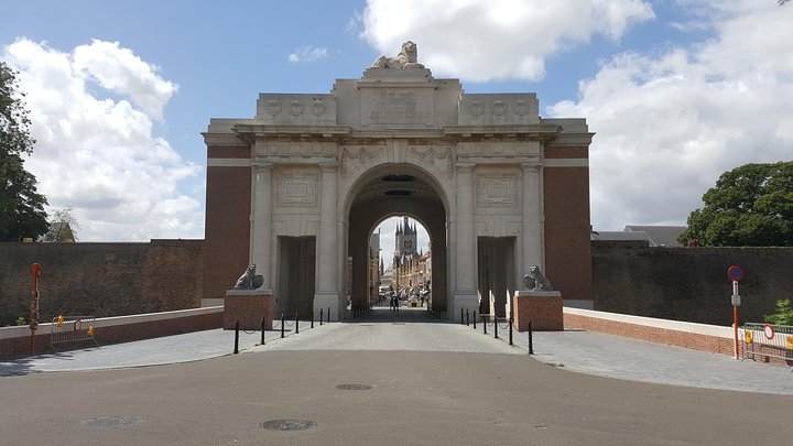 Canadian Somme and Flanders battlefield tour 2 days starting from Lille or Arras