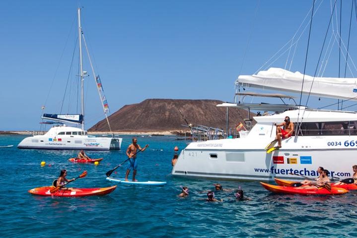 Private Catamaran trips to Lobos Island in Lagoon 400