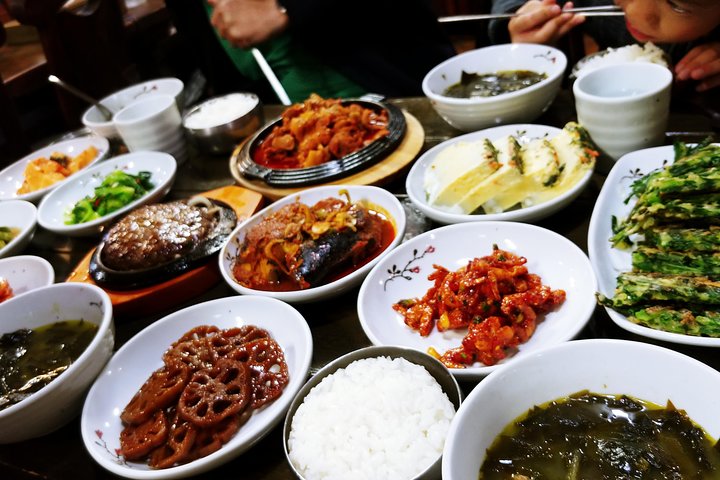 Full-day Customizable Private Seoul Highlight Tour