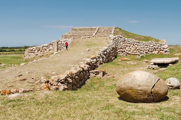 Cagliari: Castelsardo and the Sardinian Pyramide