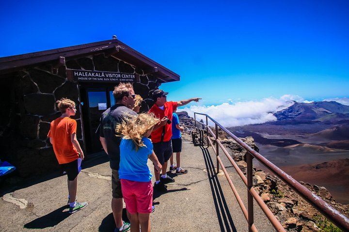 Haleakala Classic Vehicle Sunrise Tour with Breakfast