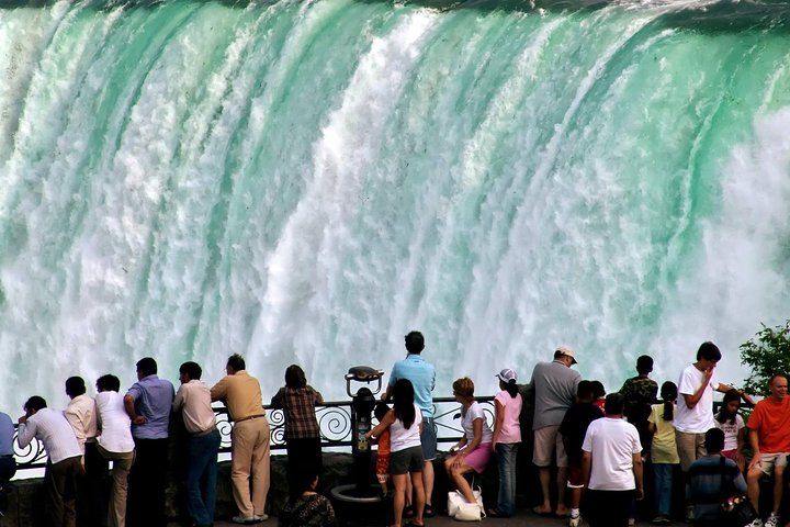 Toronto: Niagara Falls Sightseeing Tour + Boat, Journey & Lunch