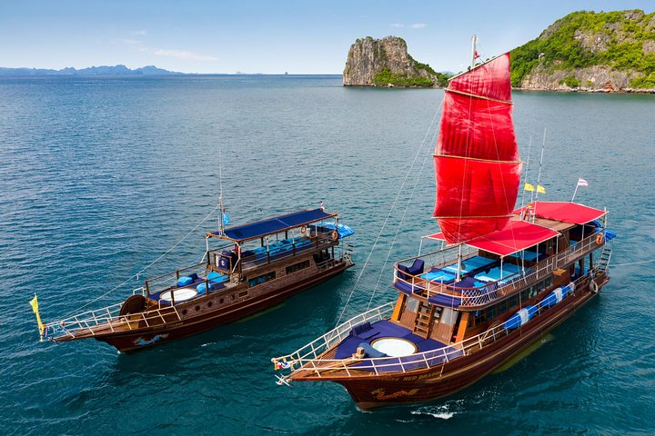Semi-Private yacht adventure to Ang Thong Park’s hidden treasures