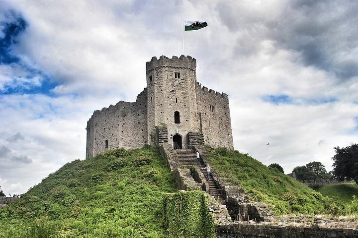 Cardiff Private Walking Tour with a Local