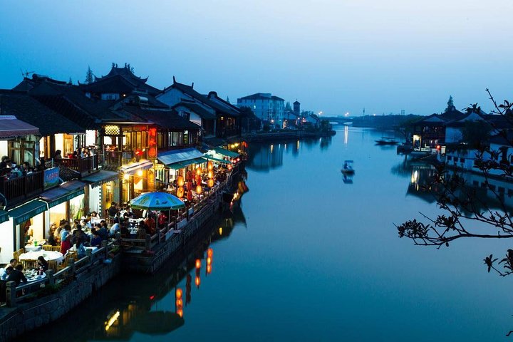 Shanghai Private Tour: Zhujiajiao Water Town and Boat Ride