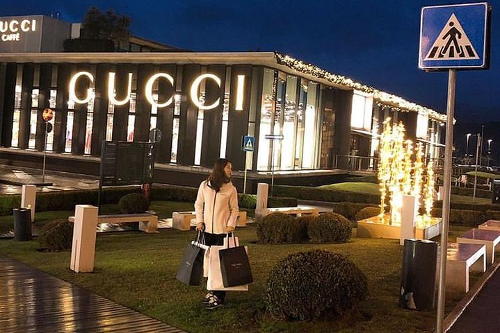 Private Van Shopping Tour to the Mall