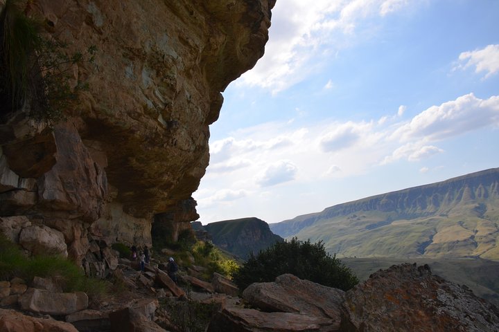 Drakensberg Kamberg Rock Art & Mandela Capture Site Day Tour from Durban