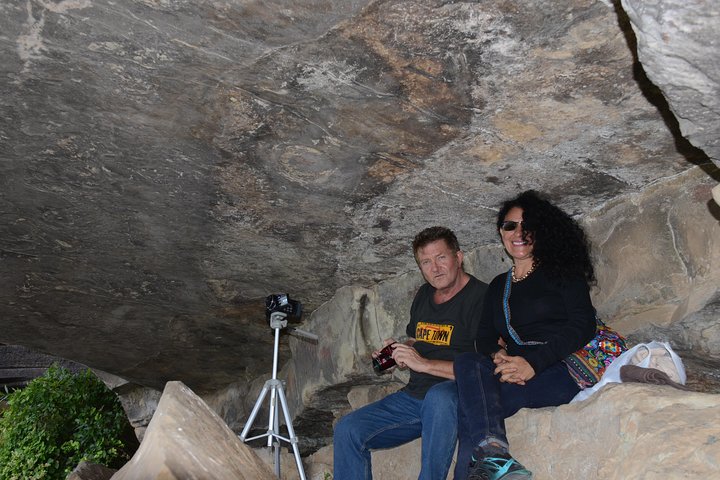 Drakensberg Kamberg Rock Art & Mandela Capture Site Day Tour from Durban
