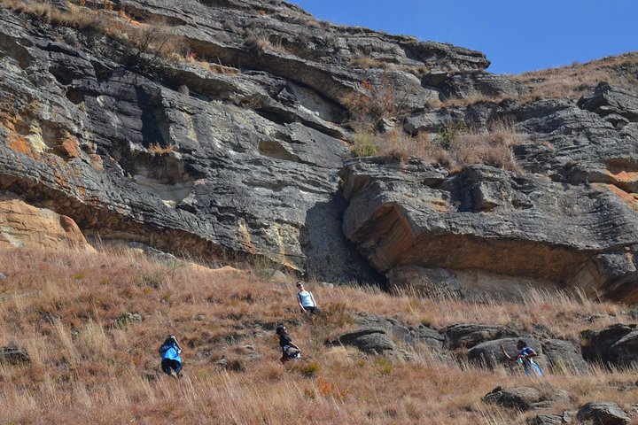 Drakensberg Kamberg Rock Art & Mandela Capture Site Day Tour from Durban
