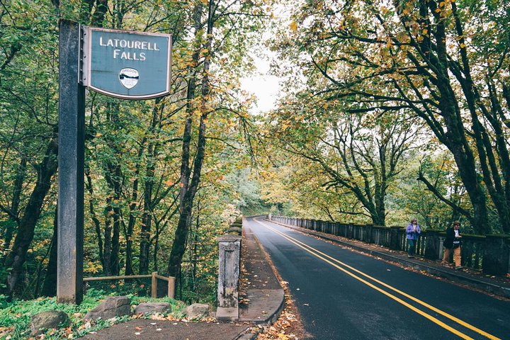 Multnomah Falls and Columbia River Gorge Waterfalls Tour Morning