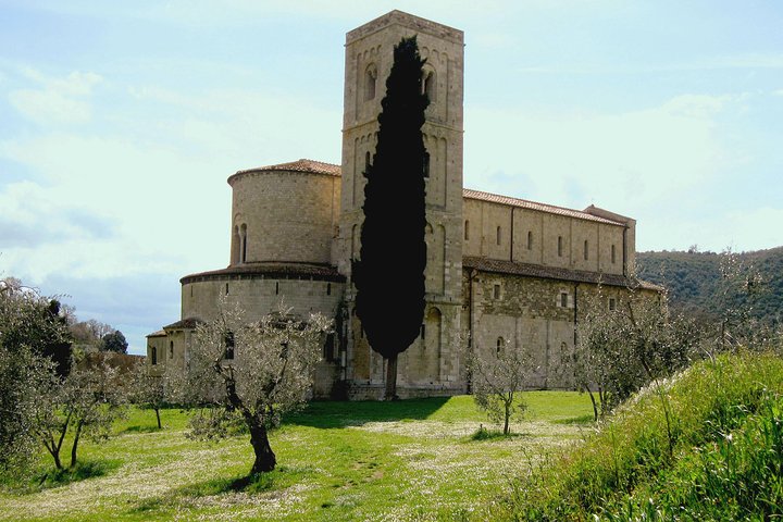Small-Group Brunello di Montalcino Wine-Tasting Trip from Siena
