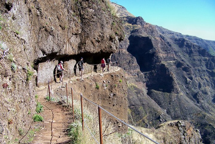 Pico Arieiro To Pico Ruivo/With Trail entry Fee Included PR 1 + 1.2