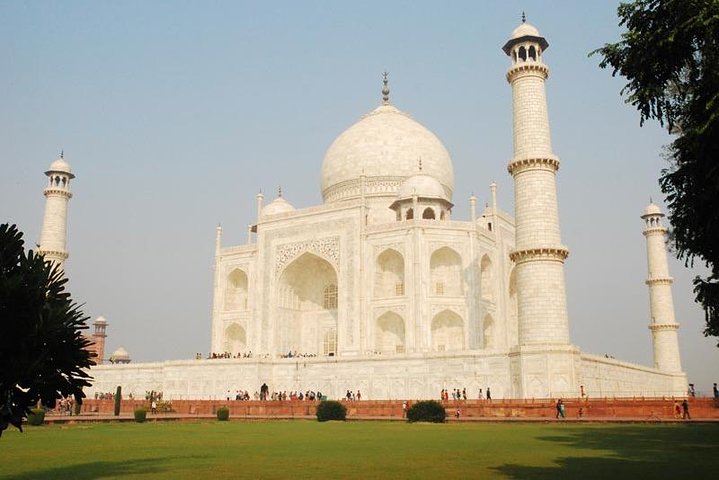 Same day Agra Tour by Train (Gatiman Express) From Delhi All Inclusive