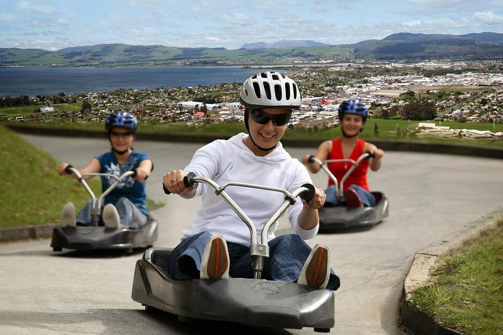 Private, via beaches, Kiwi farm to Rotorua 8 lakes & Geothermal
