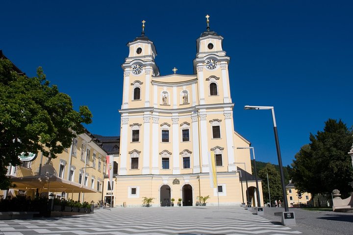 Customized Private Tour to Salzburg for Cruise Guests from Linz or Passau