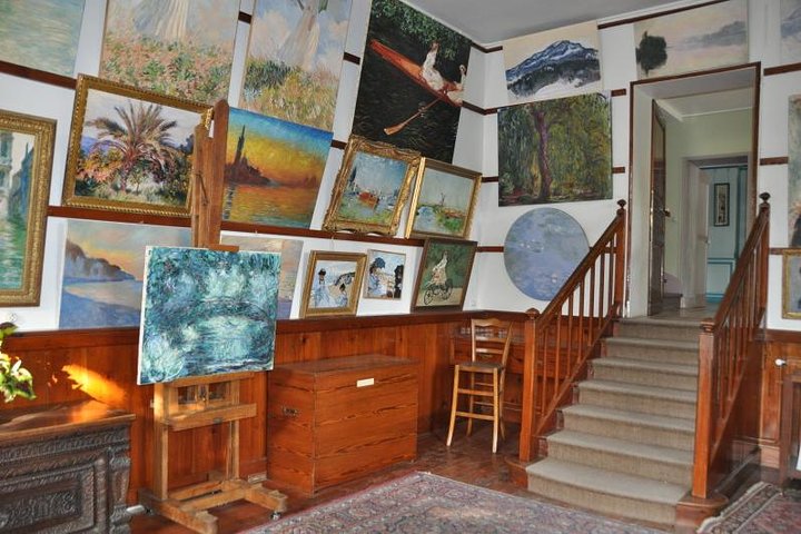 Guided tour of Claude Monet's house in Giverny by private car from Paris