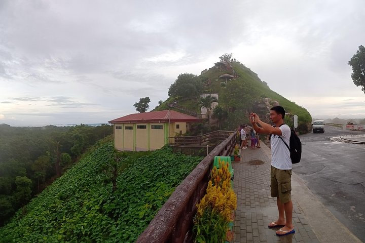 Private Day Trip Cebu to Bohol w/ Chocolate Hills & Loboc Cruise