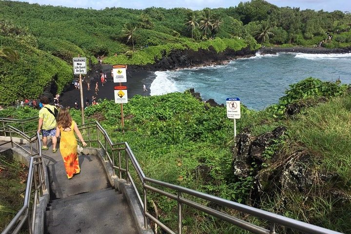 Maui Tour : Road to Hana Day Trip from Lahaina with Pick-up