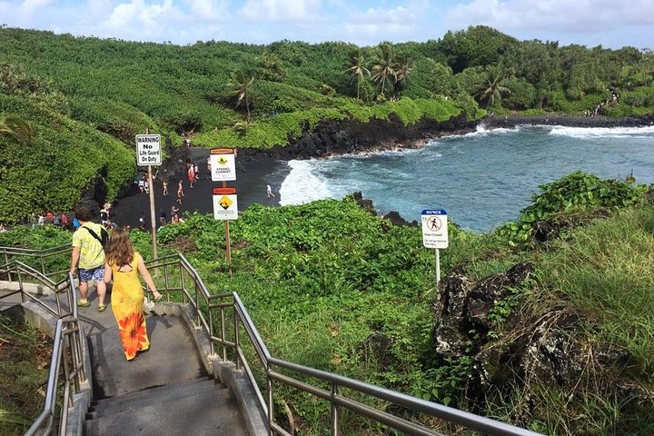 Small-Group Road to Hana Adventure Tour with Pickup & Lunch