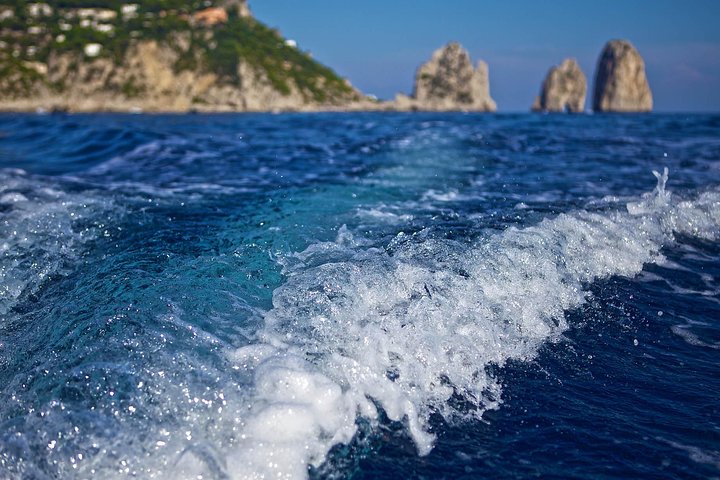 Small Group Capri Island Boat Ride with Swimming and Limoncello
