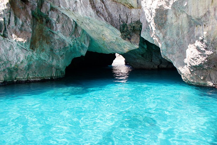 Small Group Capri Island Boat Ride with Swimming and Limoncello