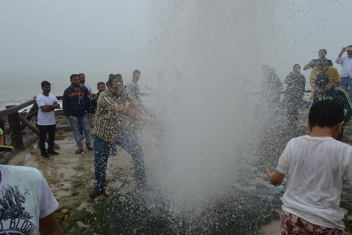 West Salalah Tour - Caribbean of Orient - Fazayah Beach with City