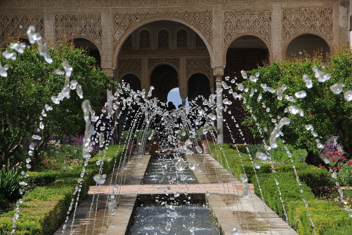 Alhambra & Generalife Skip the Line Premium Tour including Nasrid Palaces