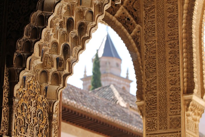 Alhambra & Generalife Skip the line Small Group including Nasrid Palaces