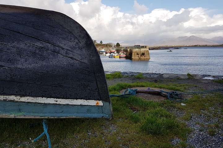 From Galway: Guided tour of Connemara with 3 hour stop at Connemara National Pk.