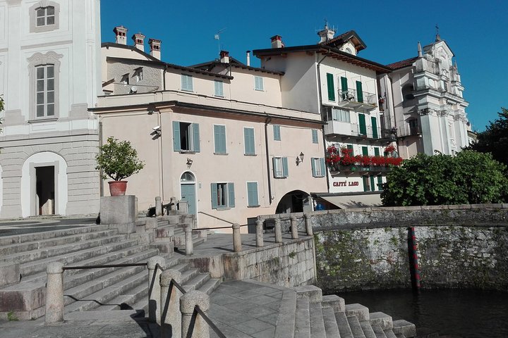 A unique private boat tour of isola Bella with guide Micaela