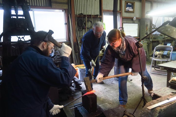 Make your own kitchen knife with a master blacksmith in Shimanto