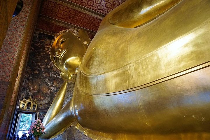 Grand Palace & Temples of Bangkok with experienced guide