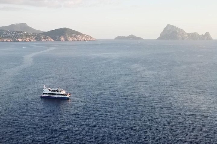Ibiza Beach Hopping Cruise with Paddleboards, Drinks and Food 6h