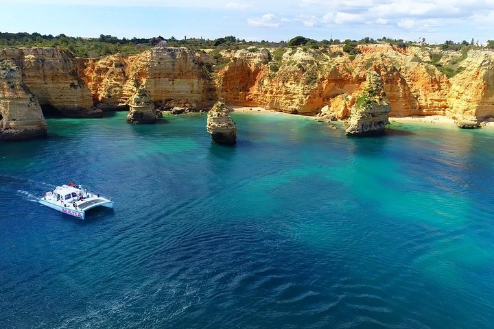 Catamaran Cruise: Caves and Coastline to Benagil