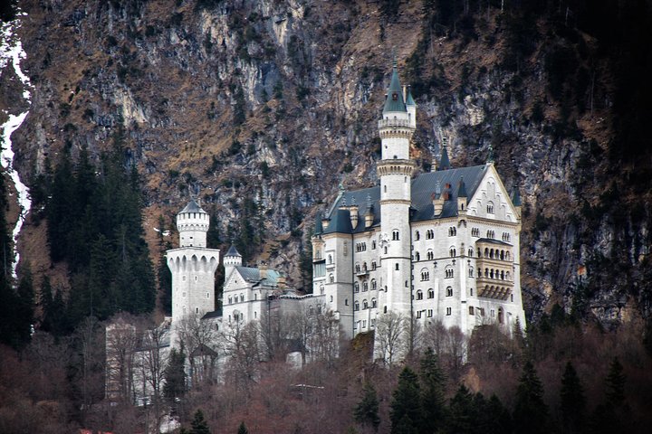 Private Tour to Neuschwanstein Castle & Linderhof from Munich