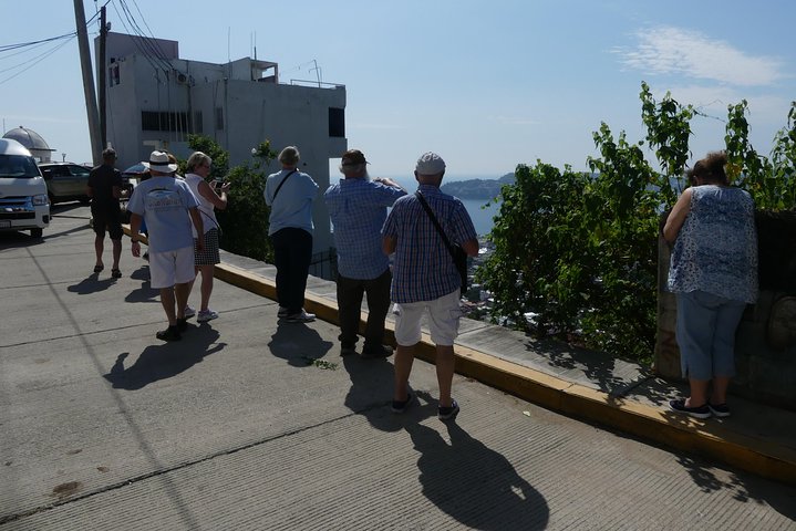 4Hrs Small Group City Tour & High Divers Cruise Terminal Pickup