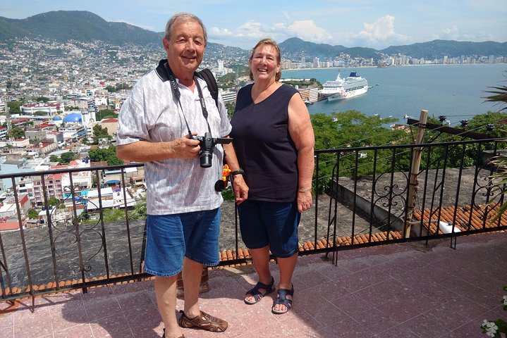 4Hrs Small Group City Tour & High Divers Cruise Terminal Pickup