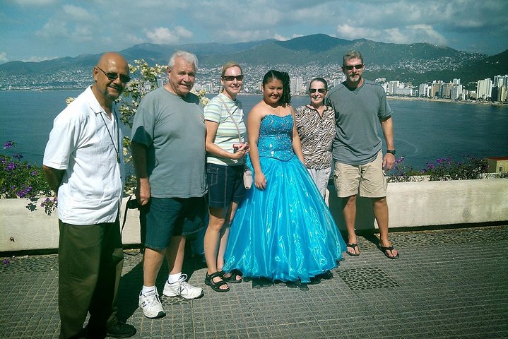 4Hrs Small Group City Tour & High Divers Cruise Terminal Pickup