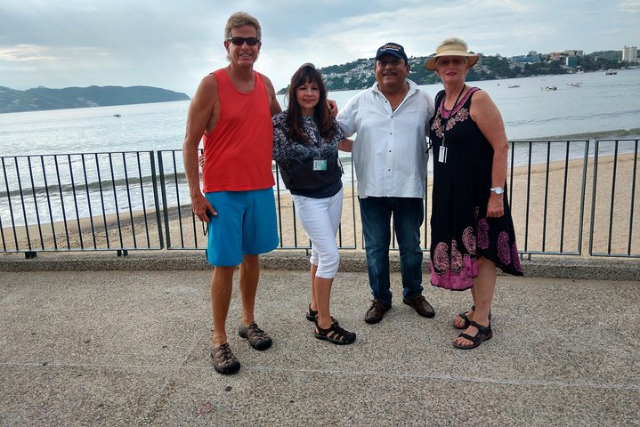 4Hrs Small Group City Tour & High Divers Cruise Terminal Pickup