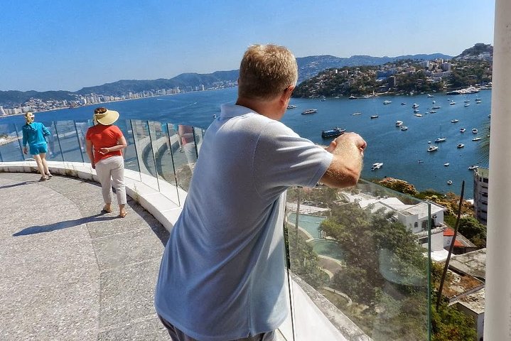 4Hrs Small Group City Tour & High Divers Cruise Terminal Pickup