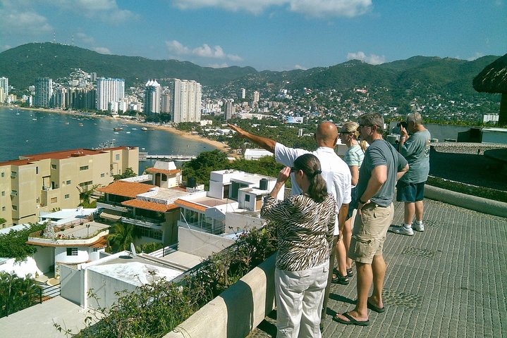 4Hrs Small Group City Tour & High Divers Cruise Terminal Pickup