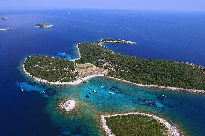 Blue Cave & Hvar, 5 Islands Speedboat with Luxury Seats in Shade