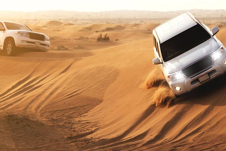 Dubai Evening4x4Desert Safari,BBQ Dinner,Belly Dance,Camel Ride