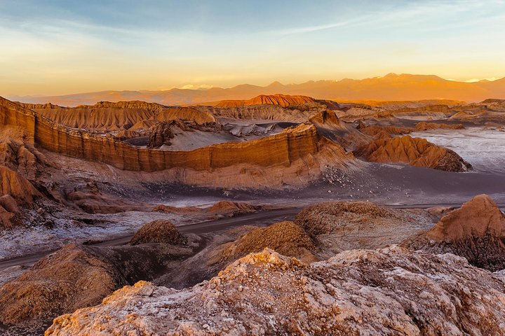 San Pedro de Atacama: 2-Day tour visiting Tatio Geysers & the Moon Valley