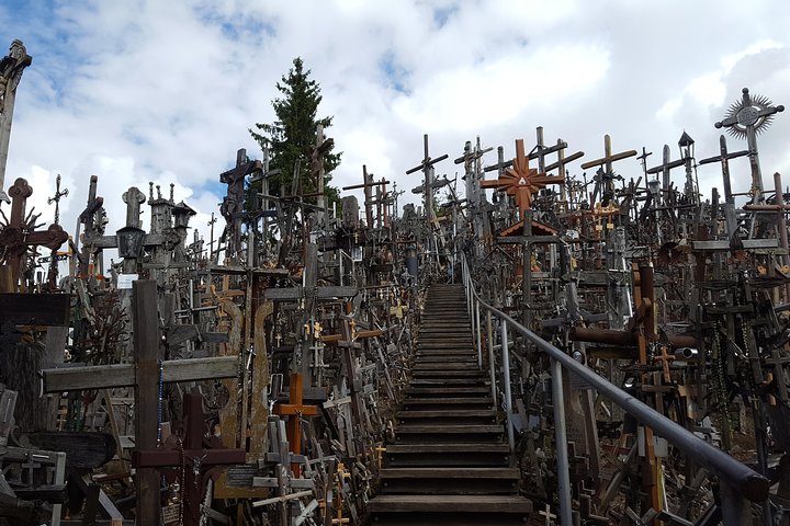Tour from Riga to Vilnius: Bauska Castle, Rundale Palace and The Hill of Crosses