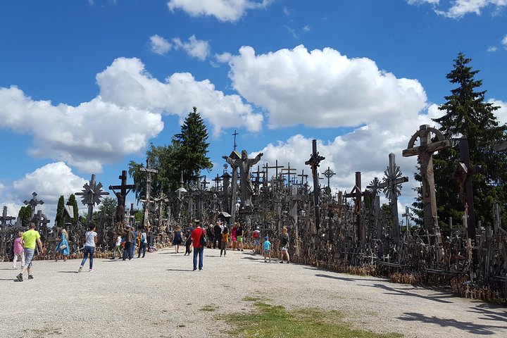 Tour from Riga to Vilnius: Bauska Castle, Rundale Palace and The Hill of Crosses